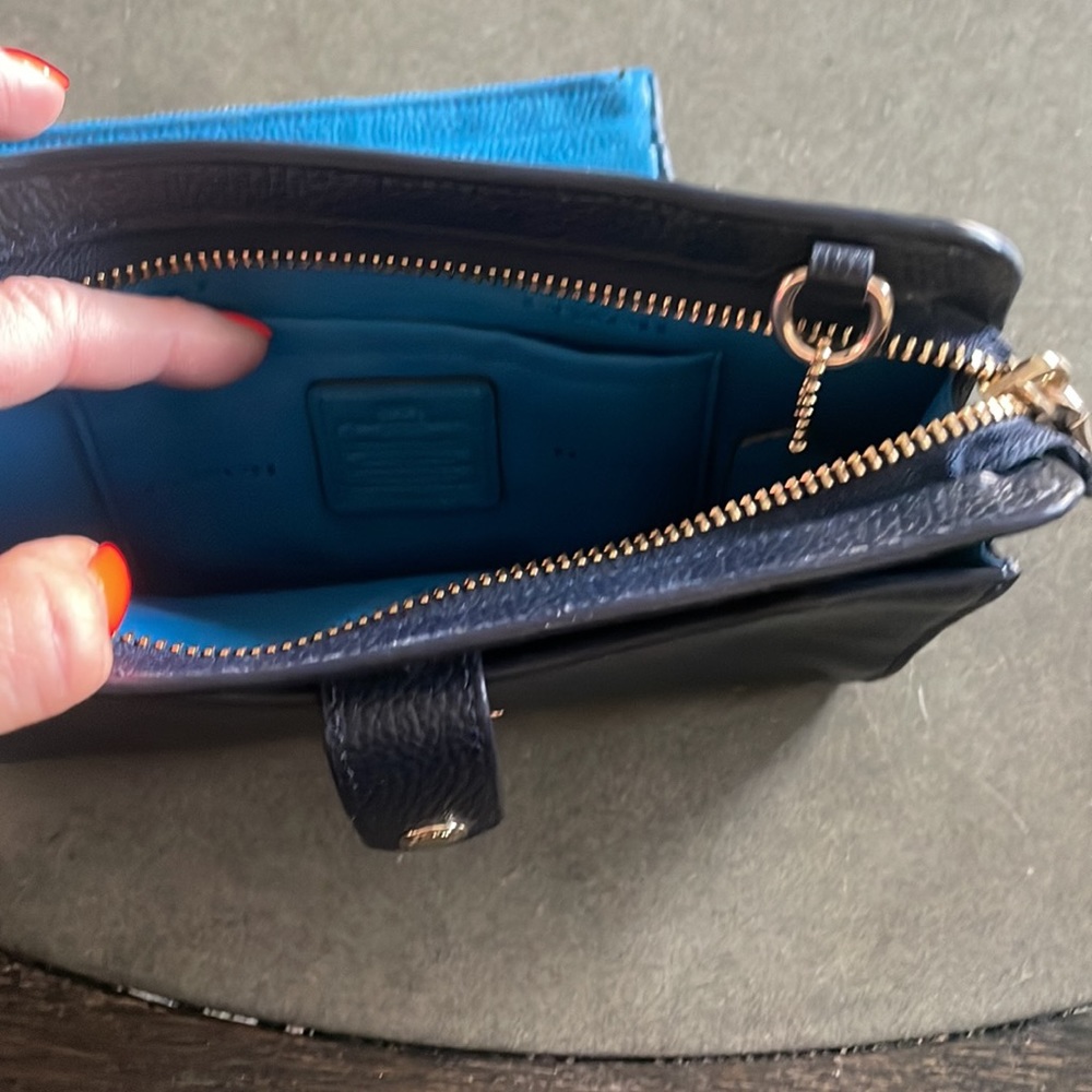 COACH clutch with contrast wallet - Picture 5 of 12